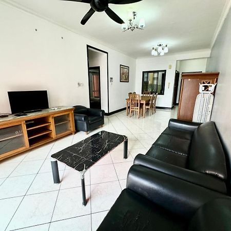 Marina Court Vacation Home 3 Bedrooms - コタキナバル エクステリア 写真