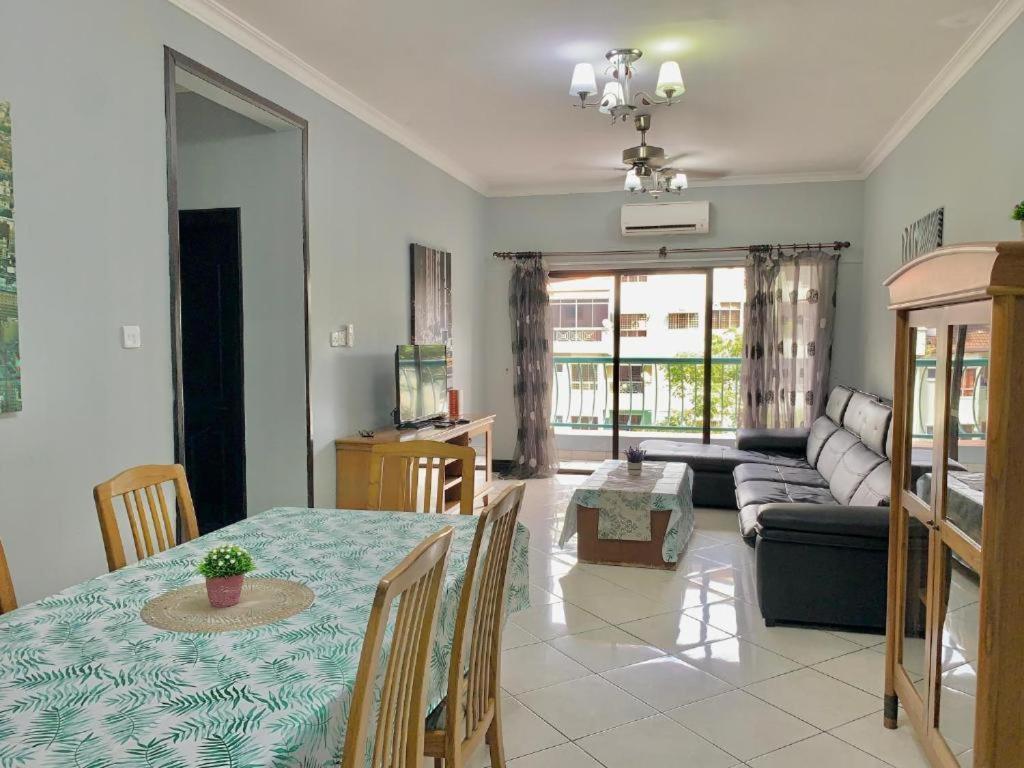 Marina Court Vacation Home 3 Bedrooms - コタキナバル エクステリア 写真
