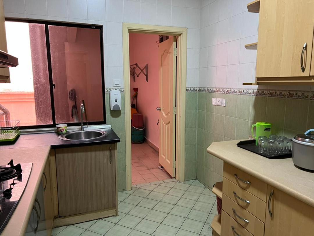 Marina Court Vacation Home 3 Bedrooms - コタキナバル エクステリア 写真
