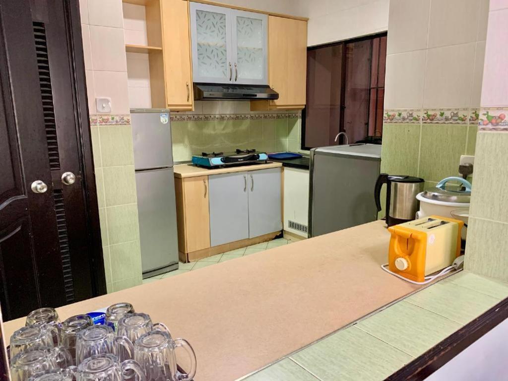 Marina Court Vacation Home 3 Bedrooms - コタキナバル エクステリア 写真