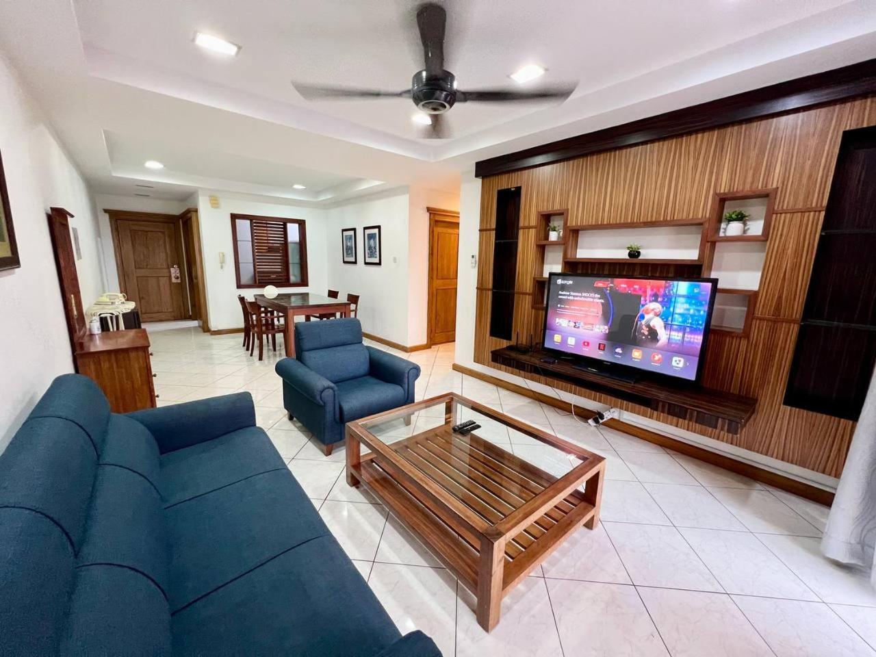 Marina Court Vacation Home 3 Bedrooms - コタキナバル エクステリア 写真