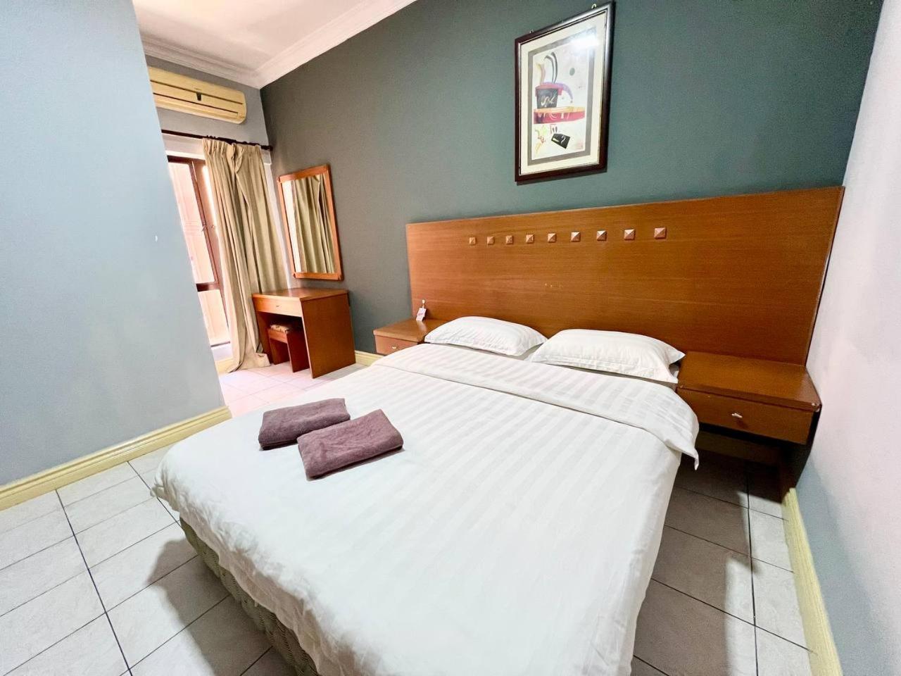 Marina Court Vacation Home 3 Bedrooms - コタキナバル エクステリア 写真