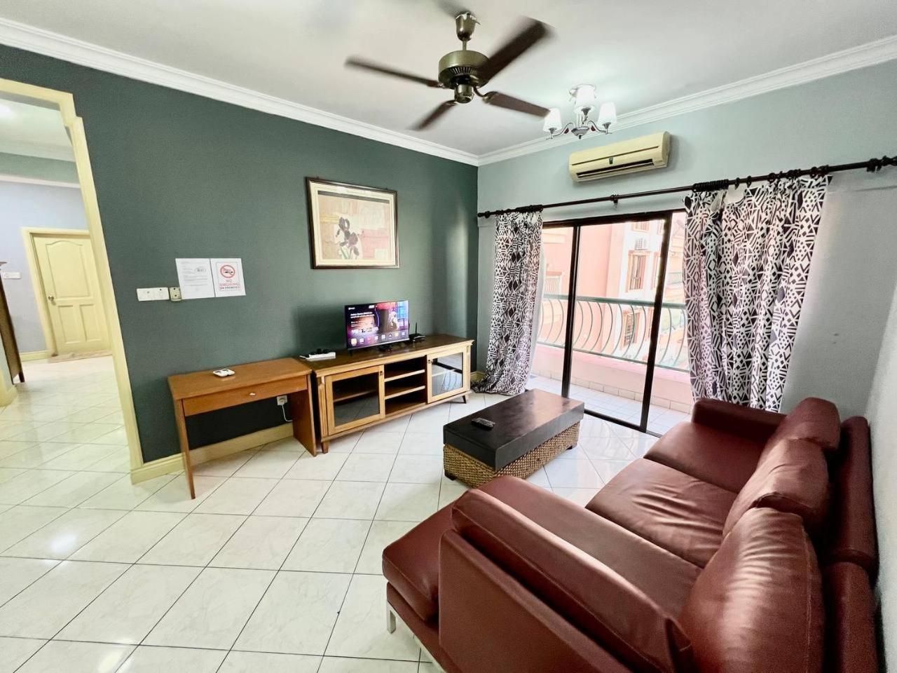Marina Court Vacation Home 3 Bedrooms - コタキナバル エクステリア 写真