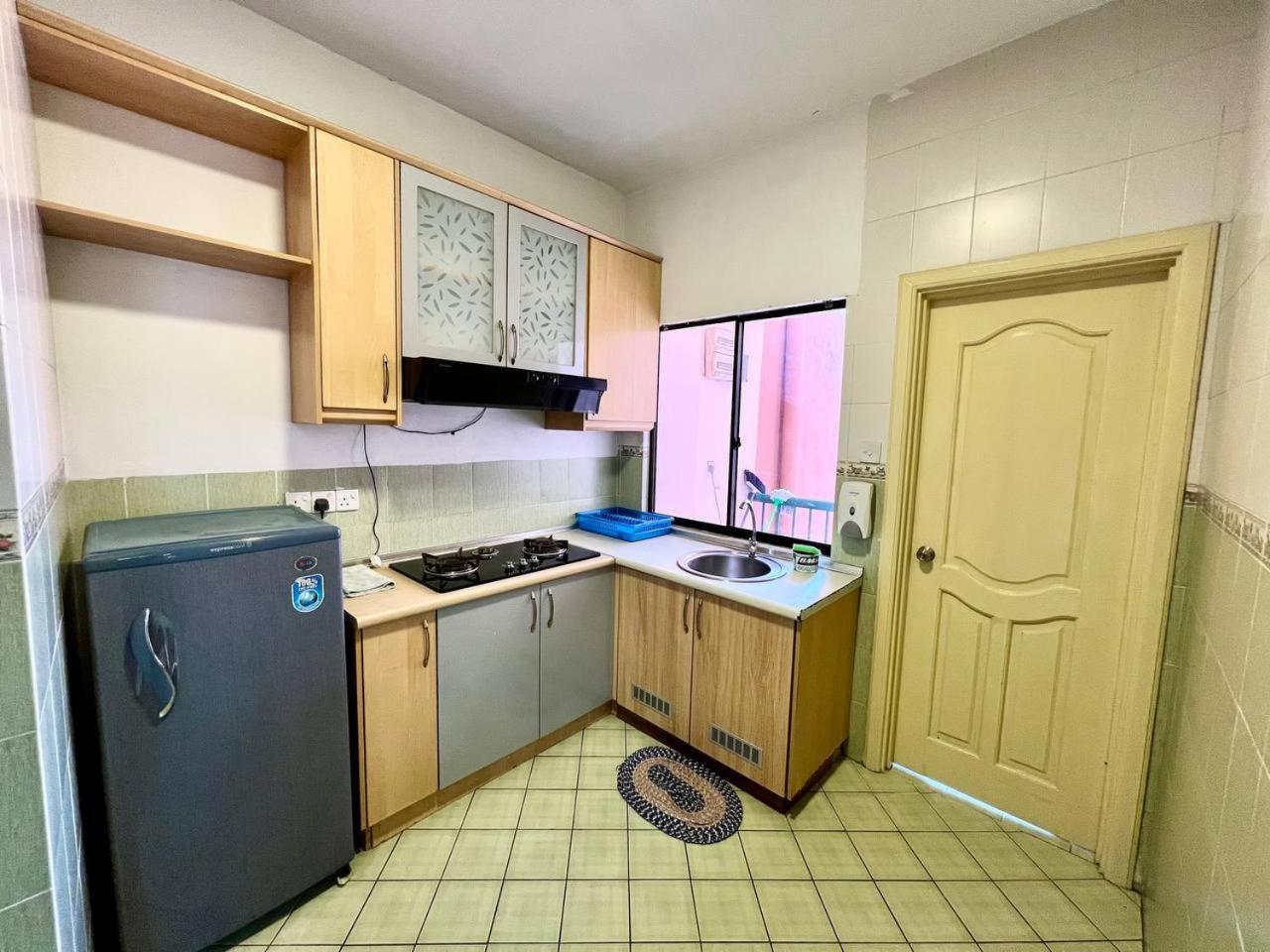 Marina Court Vacation Home 3 Bedrooms - コタキナバル エクステリア 写真