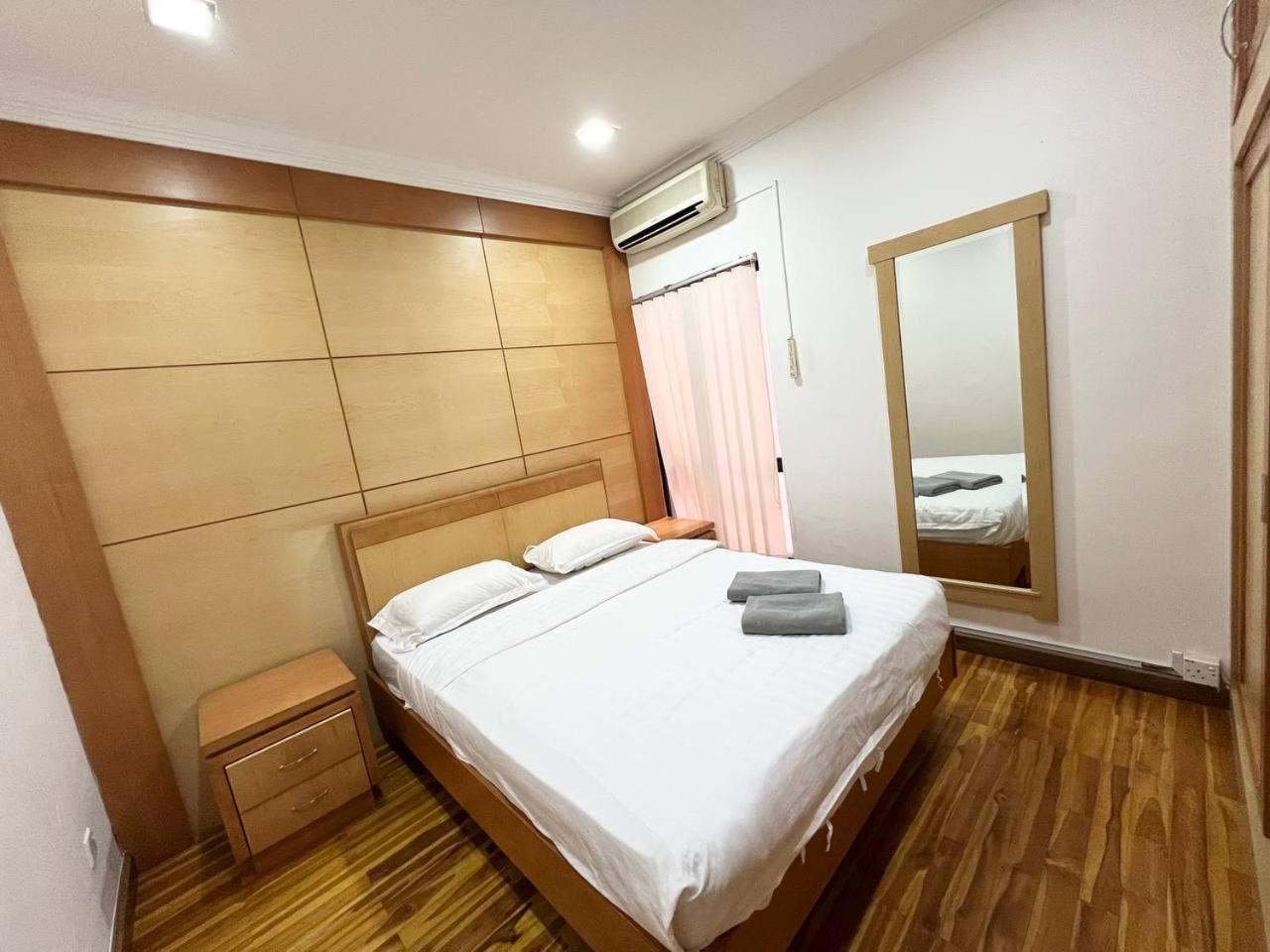 Marina Court Vacation Home 3 Bedrooms - コタキナバル エクステリア 写真