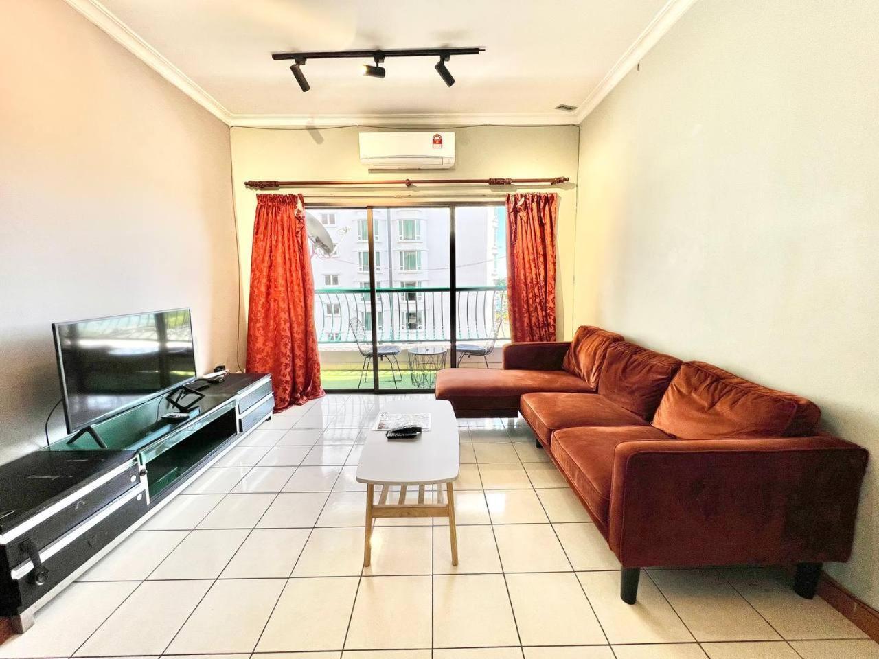 Marina Court Vacation Home 3 Bedrooms - コタキナバル エクステリア 写真