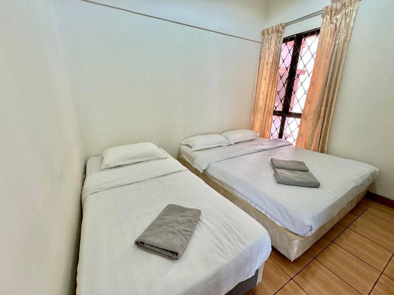 Marina Court Vacation Home 3 Bedrooms - コタキナバル エクステリア 写真