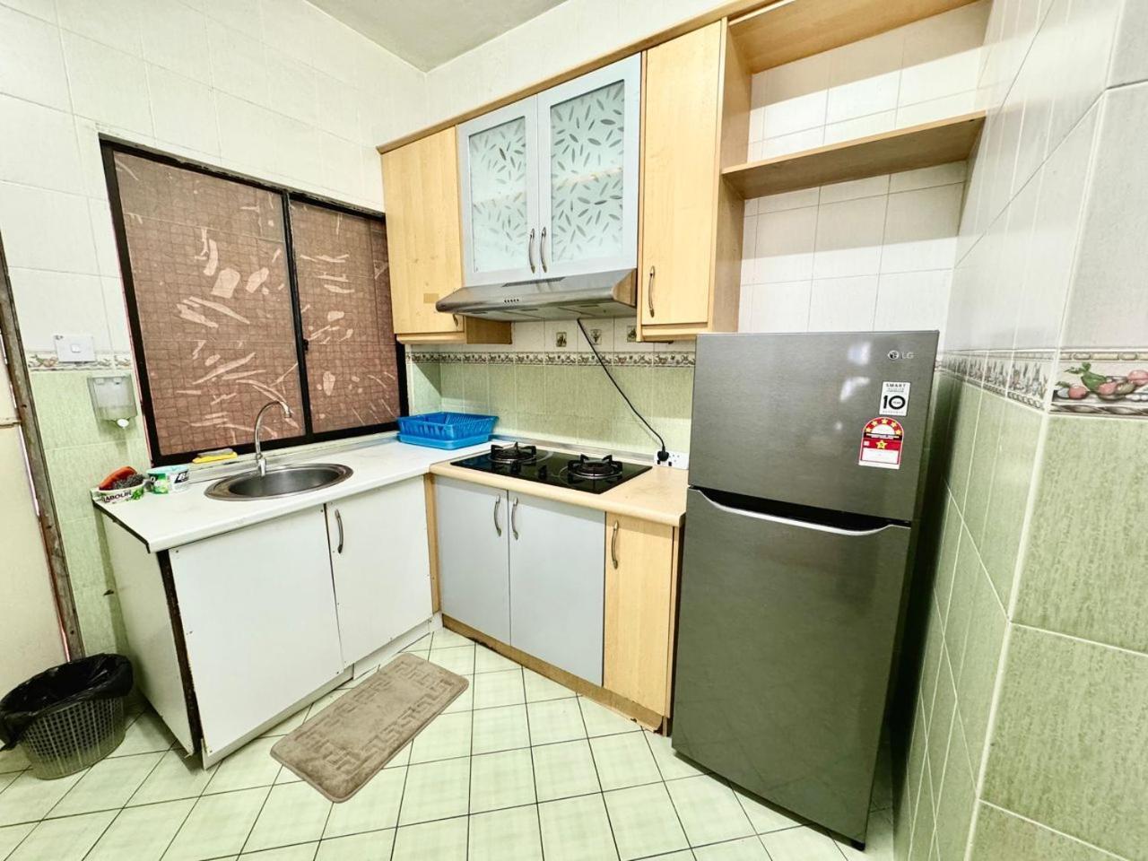 Marina Court Vacation Home 3 Bedrooms - コタキナバル エクステリア 写真